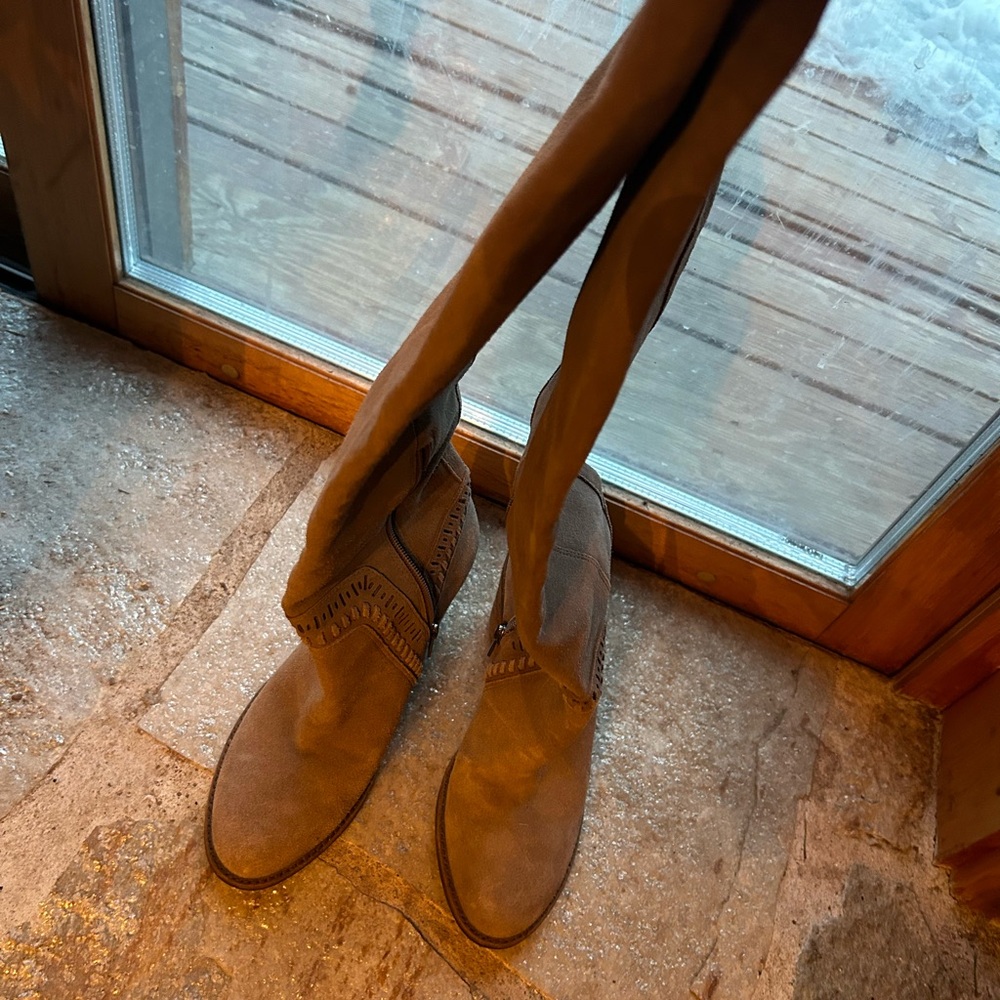 Beautiful suede leather over the knee boots. I think I wore these once briefly - Picture 2 of 8